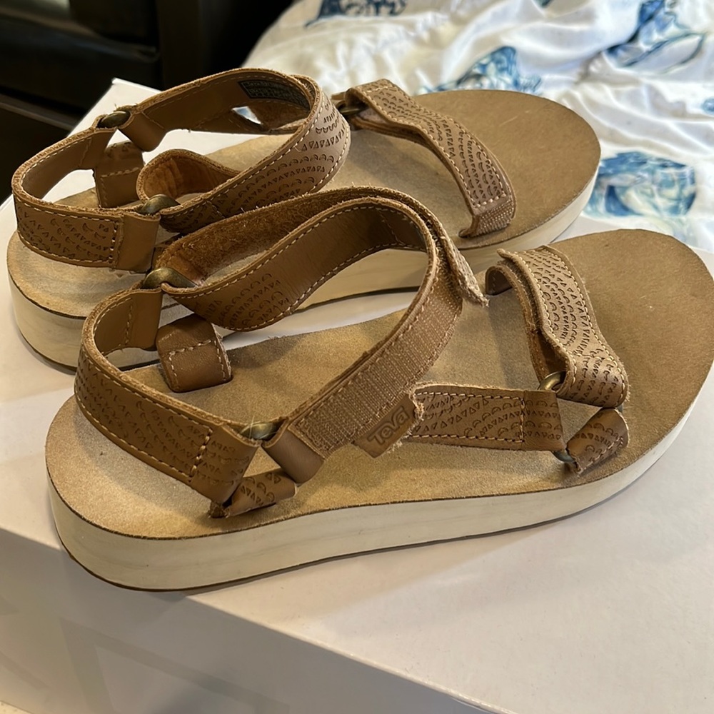 Brand new Authentic TEVA sandal size 8